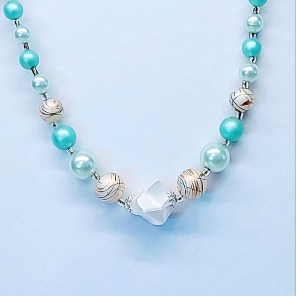 VINTAGE MID CENTURY MODERN HAND BEADED GRADUATED NECKLACE - Picture 3 of 7